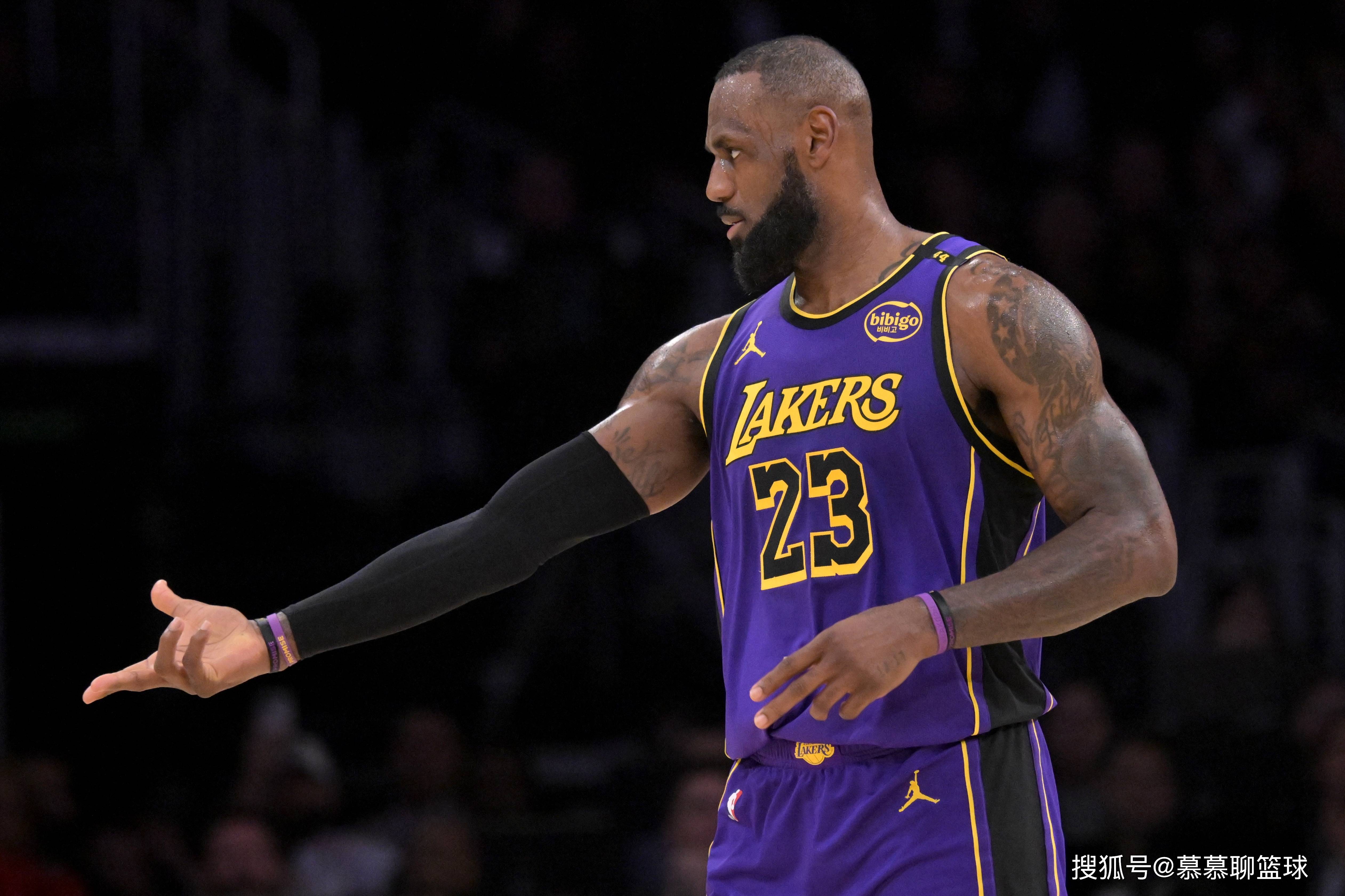 包含詹姆斯，复出首战轰40分，刷新队史纪录！的词条