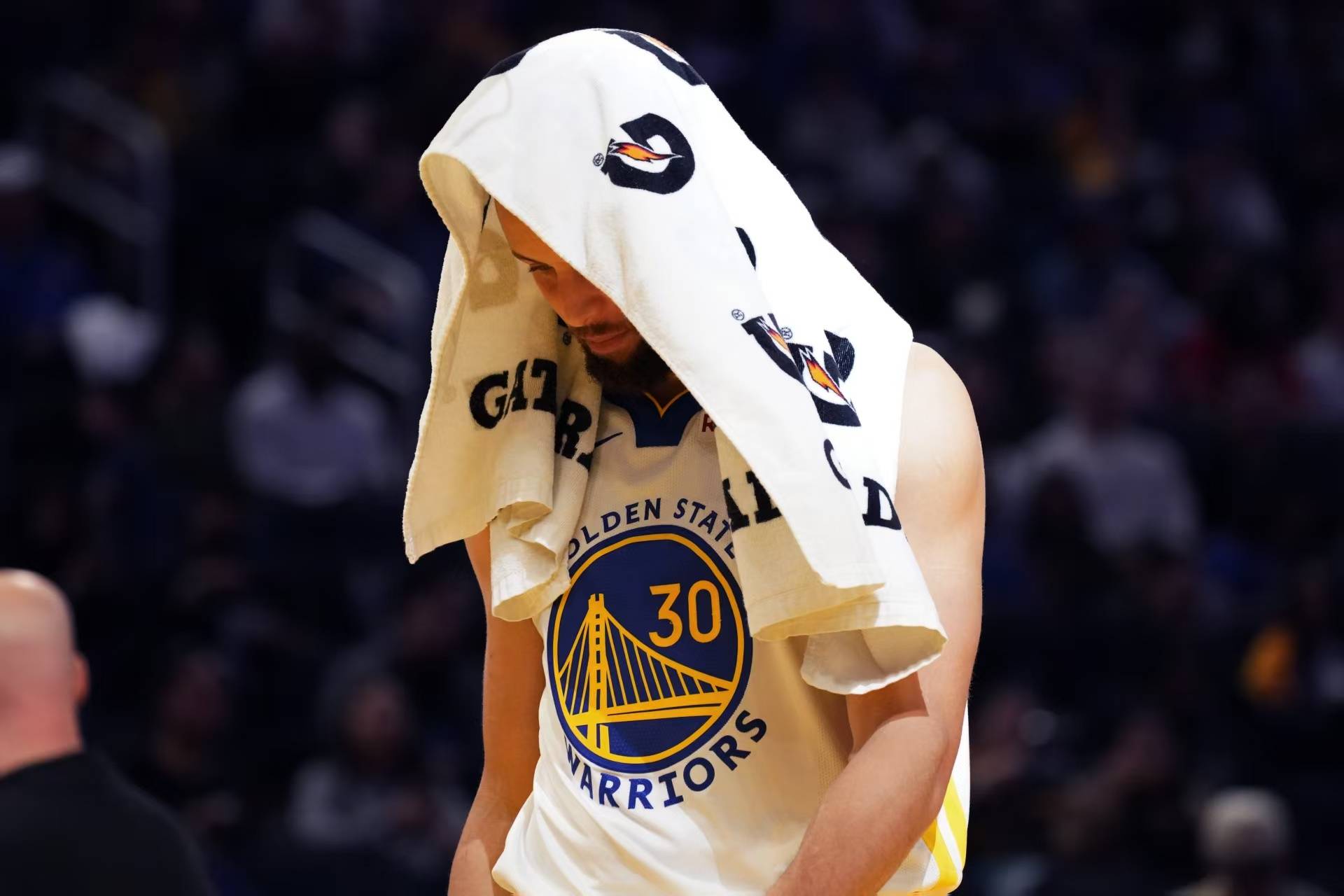 库里在C9比赛中比赛规则变更，比赛局势复杂引发热议！